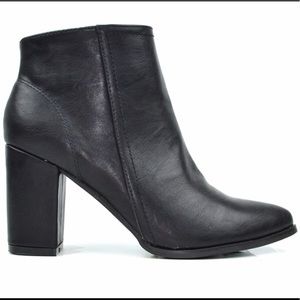 Black point toe booties